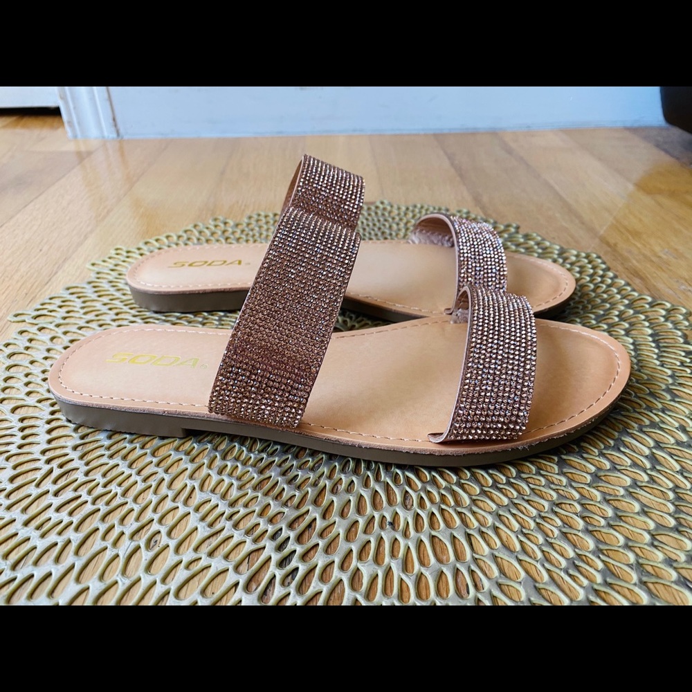 🔥FLASH SALE🔥 Rose Gold Rhinestone Slide Sandals - Picture 3 of 7